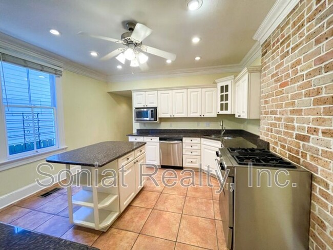 Building Photo - 8015 Panola St
