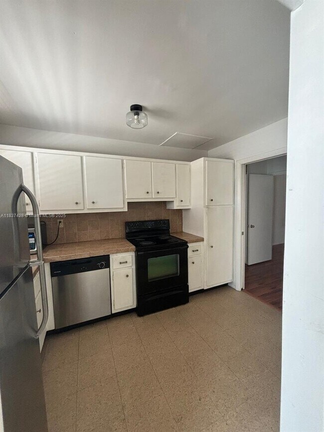 Building Photo - 1519 Drexel Ave