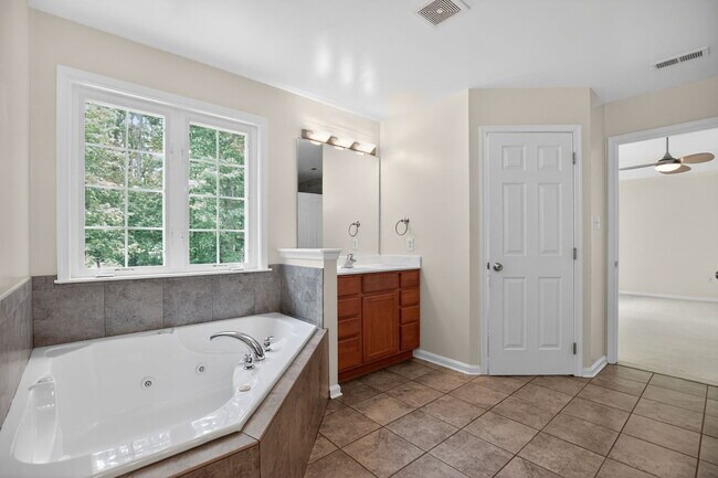 Building Photo - 15152 Robbers Roost Ct