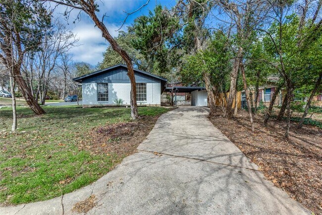 Building Photo - 400 Cherry Hill Dr