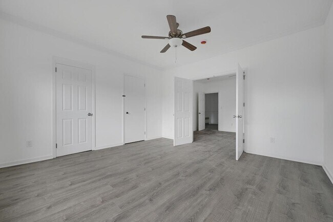 Building Photo - 33 E 42nd St