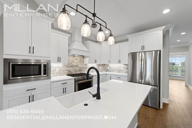 Building Photo - Elegant All-Brick Townhome in a Gated Community in Sango