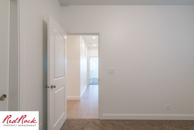 Building Photo - St. George 3 Bedroom Single-Level Home–$30...
