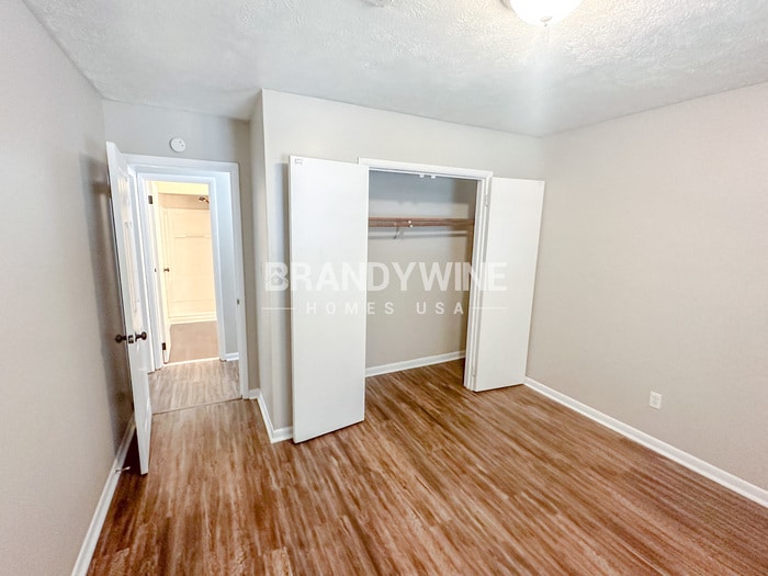 Building Photo - 9009 Yarmouth Dr