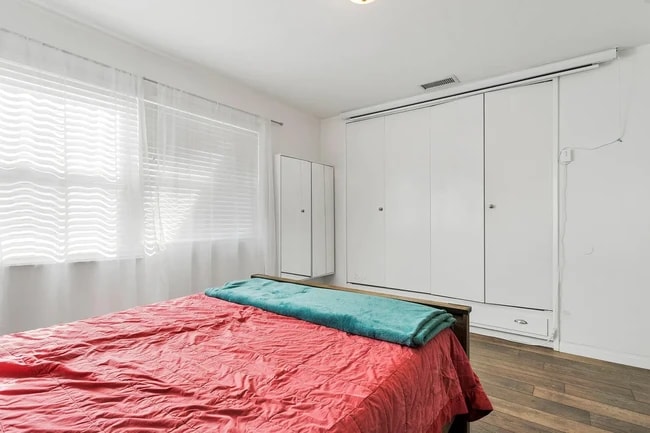 Building Photo - 227 Valle Vista Ave