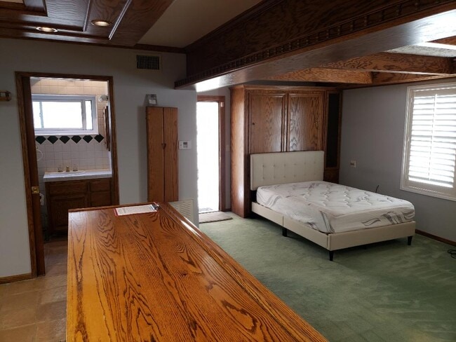 Building Photo - 3934 Alonzo Ave