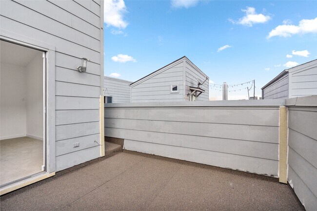 Building Photo - 5712 Winsome Ln