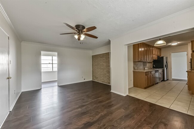 Building Photo - 1124 Helen Dr