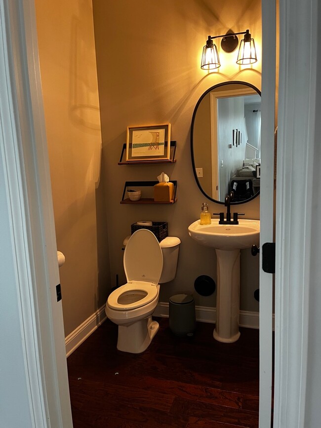 Building Photo - 413 Chablis Way