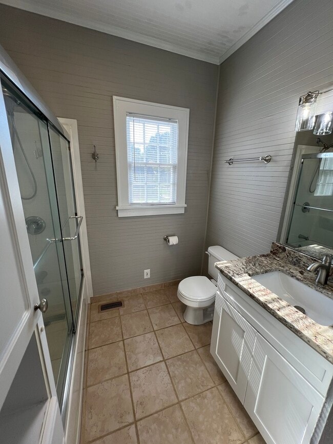 Building Photo - Historic mill house in hot Fort Mill SC with amazing kitchen!