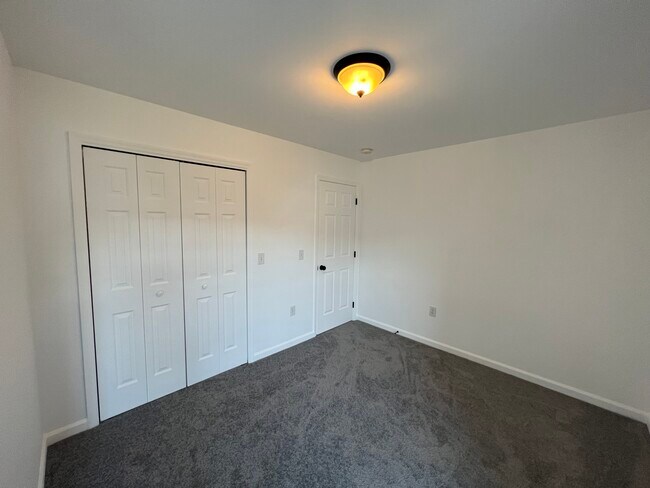 Building Photo - 43 Carlsbad Dr