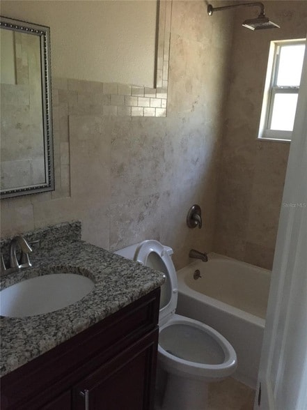 Building Photo - 715 Baywood Cir