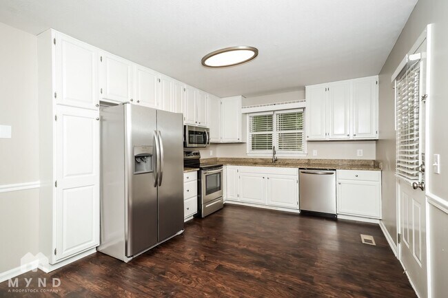Building Photo - 1359 Lakeview Pkwy