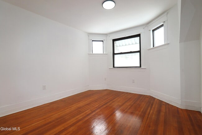 Building Photo - 442 Plymouth Ave