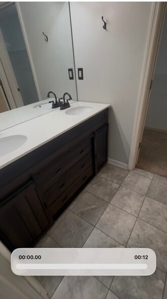 Building Photo - 304 Magnolia Cir
