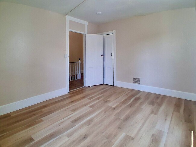 Building Photo - Spacious 4 Bedroom Home FOR RENT in Bridgeton NJ $2150