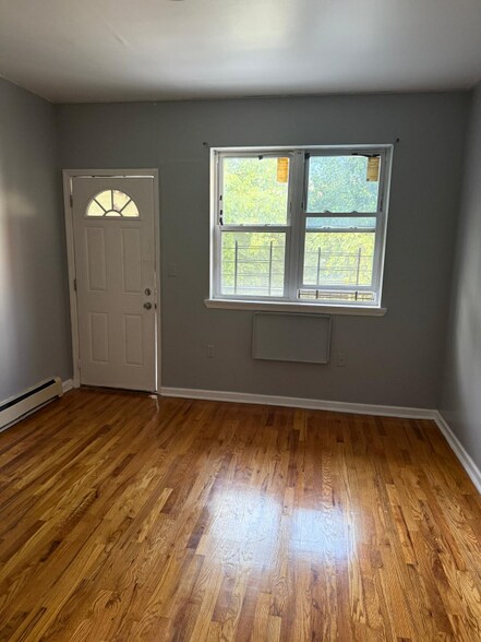 Building Photo - 455 E 181st St