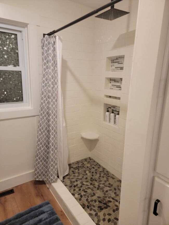 Master shower - 2836 Sleepy Hollow Rd