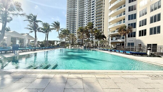 Building Photo - 2700 N Ocean Dr