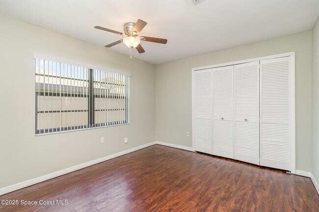 Building Photo - 841 Raintree Ave