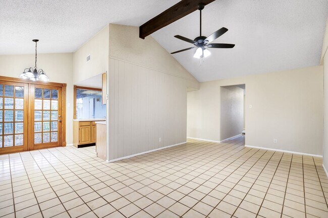 Building Photo - ***MOVE-IN SPECIAL: TWO WEEKS FREE***Single-Story Retreat with Versatile Spaces in Established Ne...