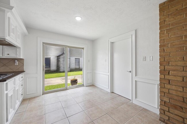 Building Photo - 382 Dawn Hill Dr