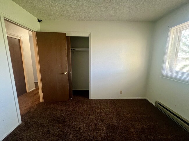 Building Photo - Upper level two bedroom, one bathroom clos...