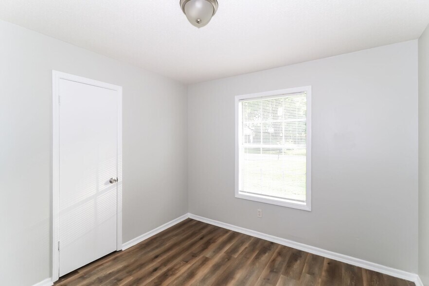 Building Photo - 6150 Devon Cir