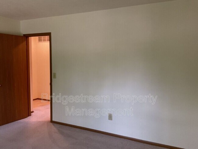 Building Photo - 4595 Burchdale St