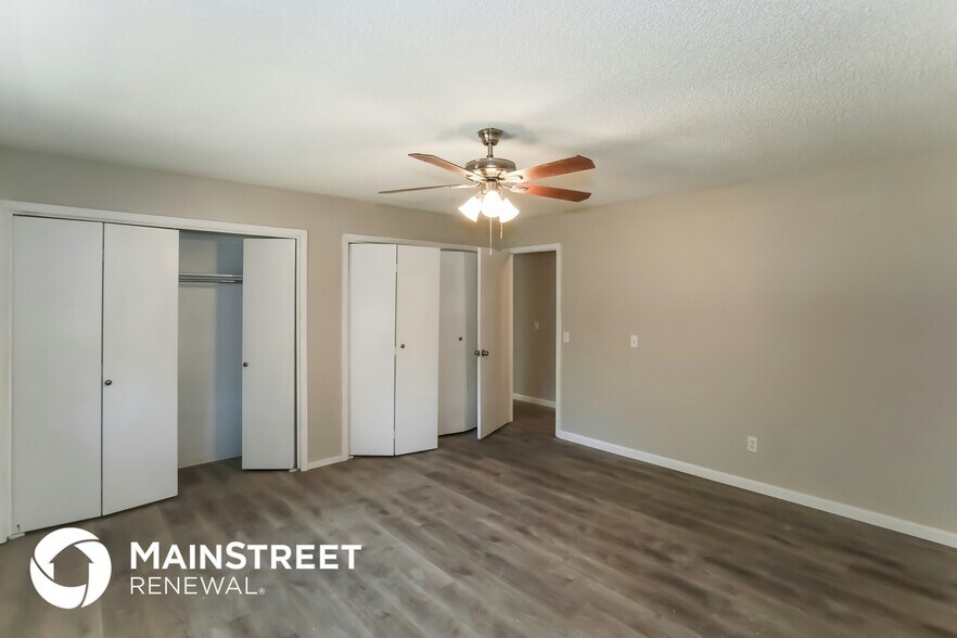 Building Photo - 916 Clear Creek