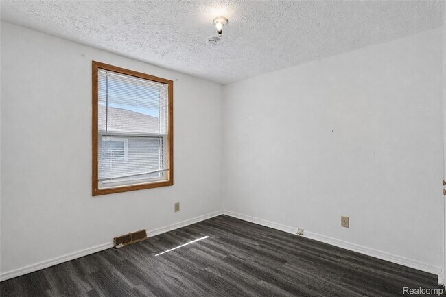 Building Photo - 15060 Michael St