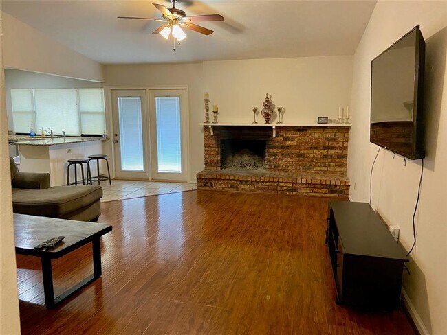 Building Photo - 2706 Lindbergh Dr