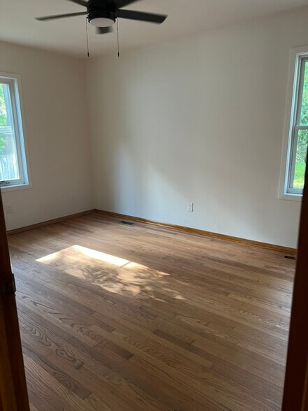 Building Photo - 706 Whiting Ave