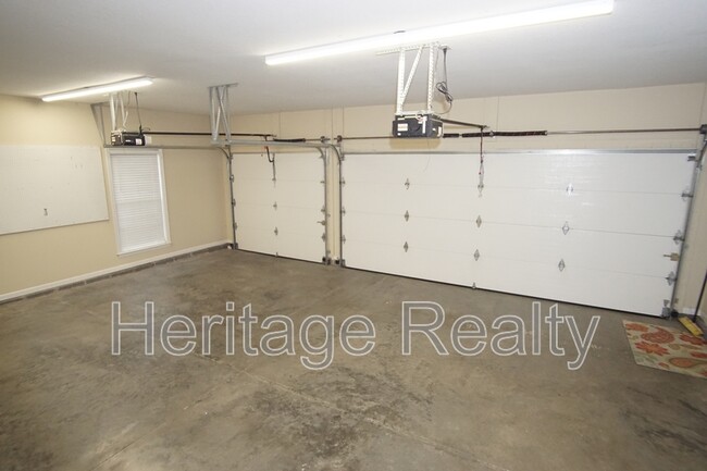 Building Photo - 11100 Autumn Hollow Ln