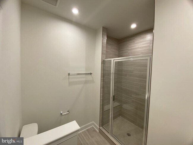 Building Photo - 600 Watermans Dr