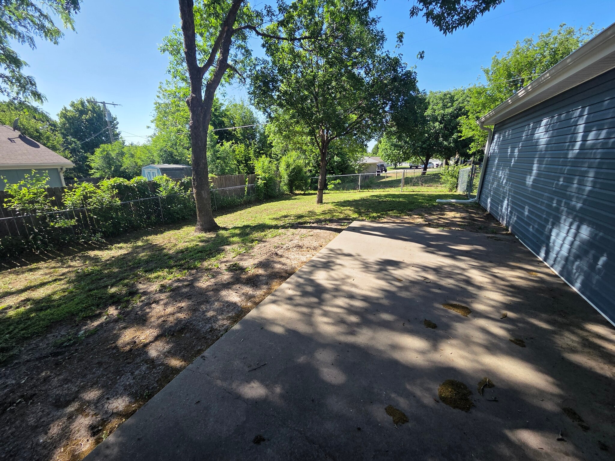 Building Photo - 401 Stallion Cir
