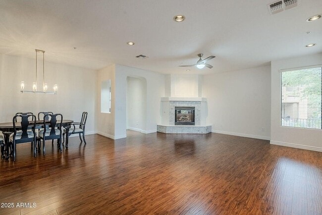 Building Photo - 13450 E Vía Linda