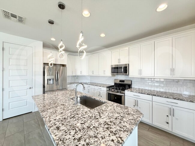 Building Photo - 6908 S 12th Way