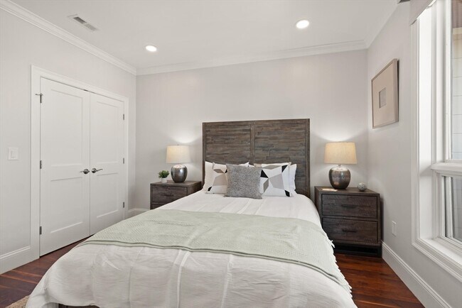 Building Photo - 87 Medford St