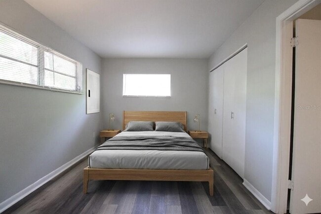 Building Photo - 3826 NW 14th Pl