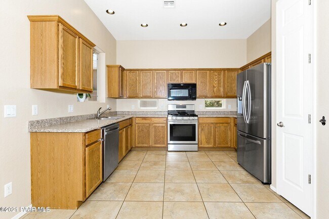Building Photo - 5827 Gerard Dr