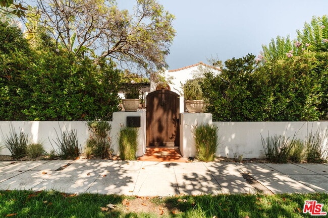Building Photo - 322 S Citrus Ave