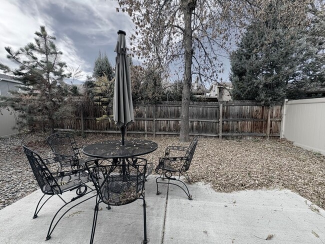 Building Photo - Beautiful 3 Bed Townhome