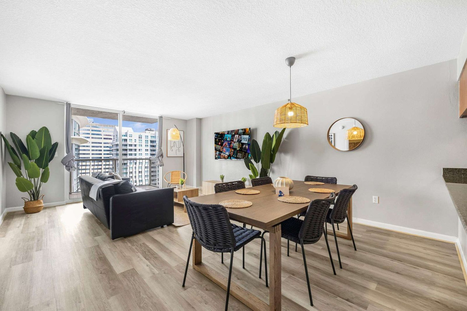 Building Photo - 1 SE 12th St