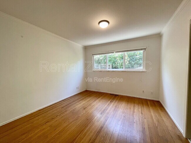 Building Photo - 626 Huntleigh Dr