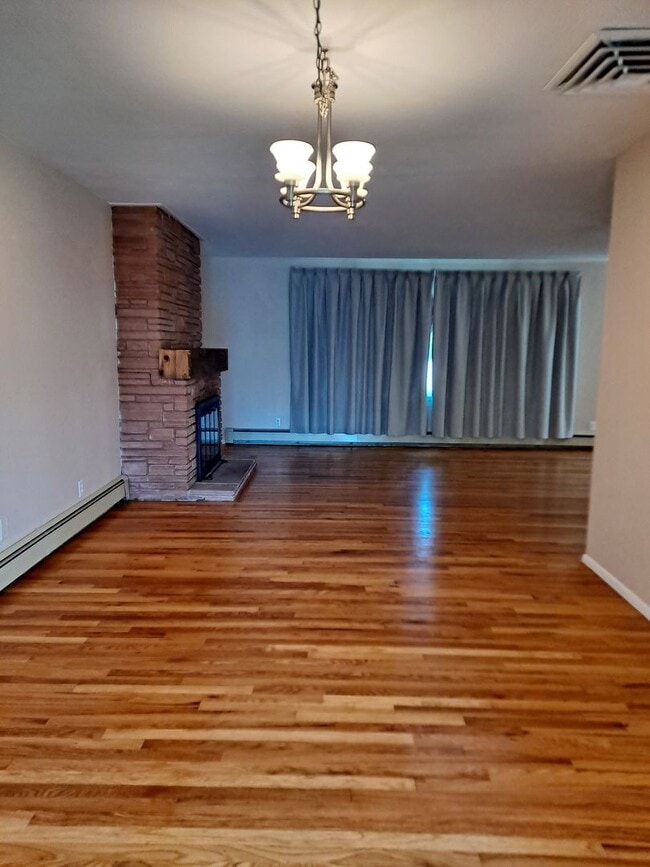 Building Photo - ALL PROSPECTIVE TENANTS MUST SUBMIT A $58 ...