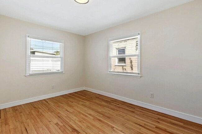 Building Photo - Charming 3BD/2BA Hermosa Beach Bungalow