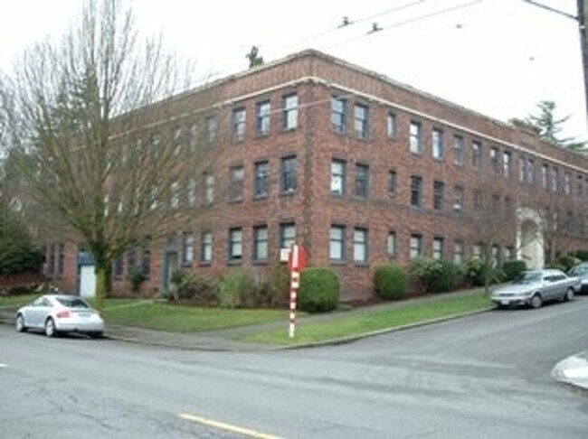 Building Photo - Republican