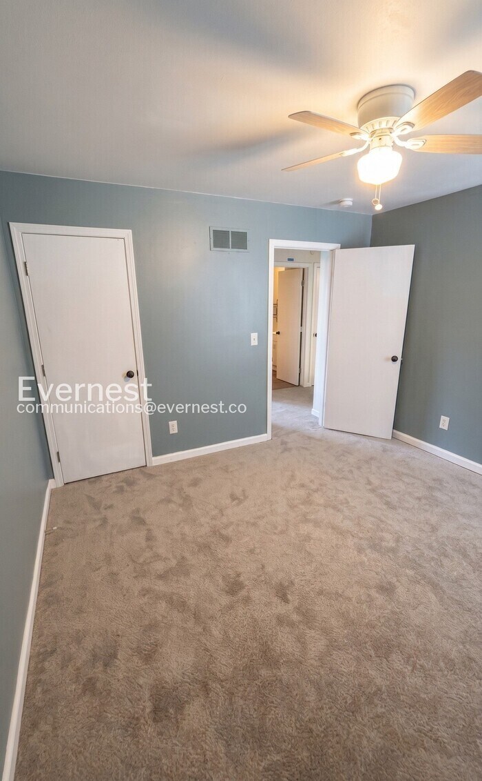 Building Photo - 129 Royallbrook Ln