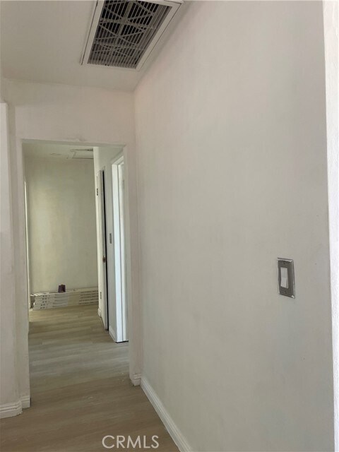 Building Photo - 10406 Densmore Ave
